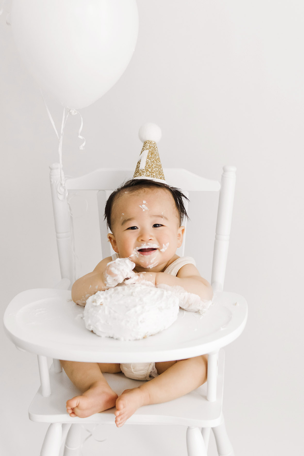 cake smash in white high chair