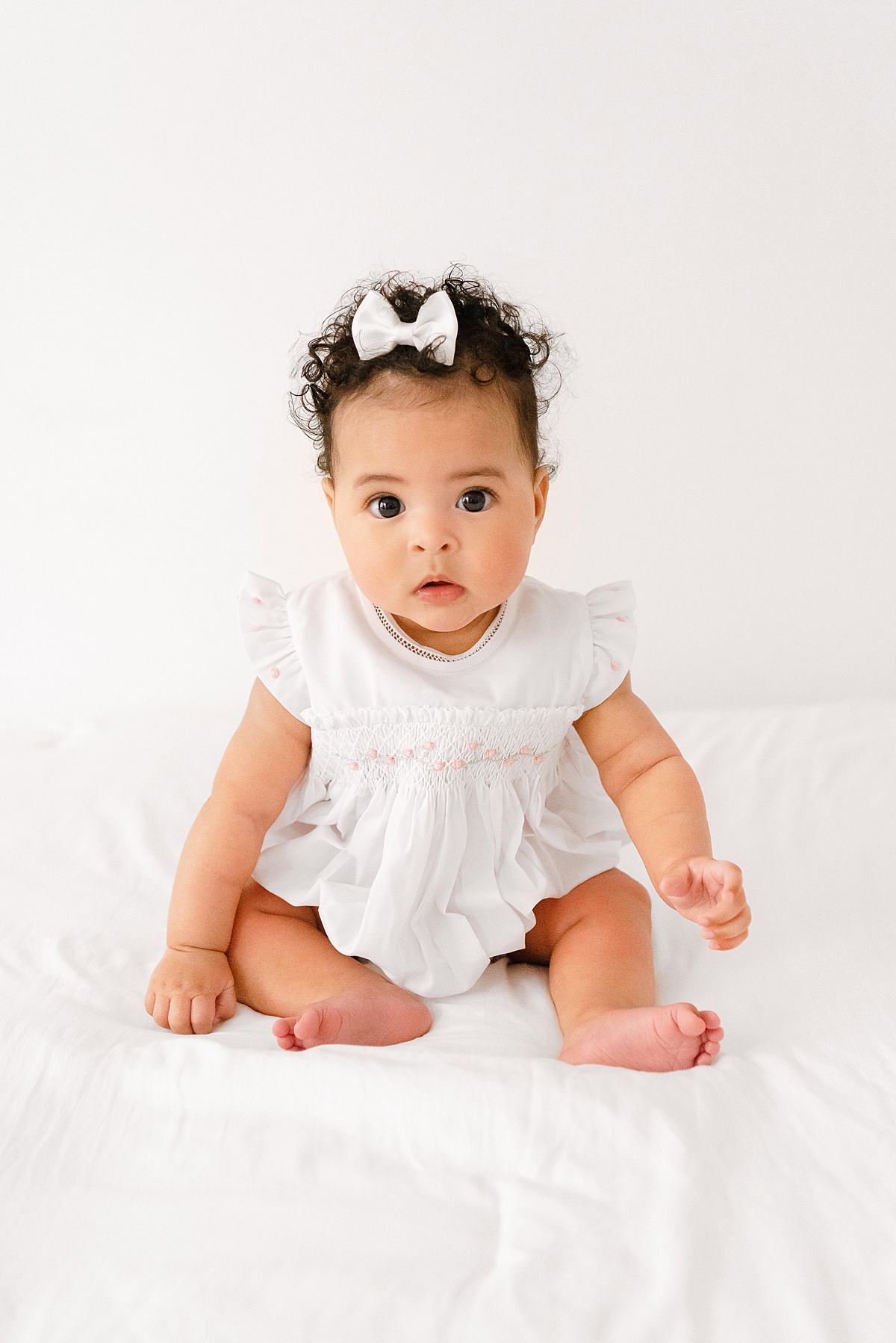 example of six month baby photo outfit