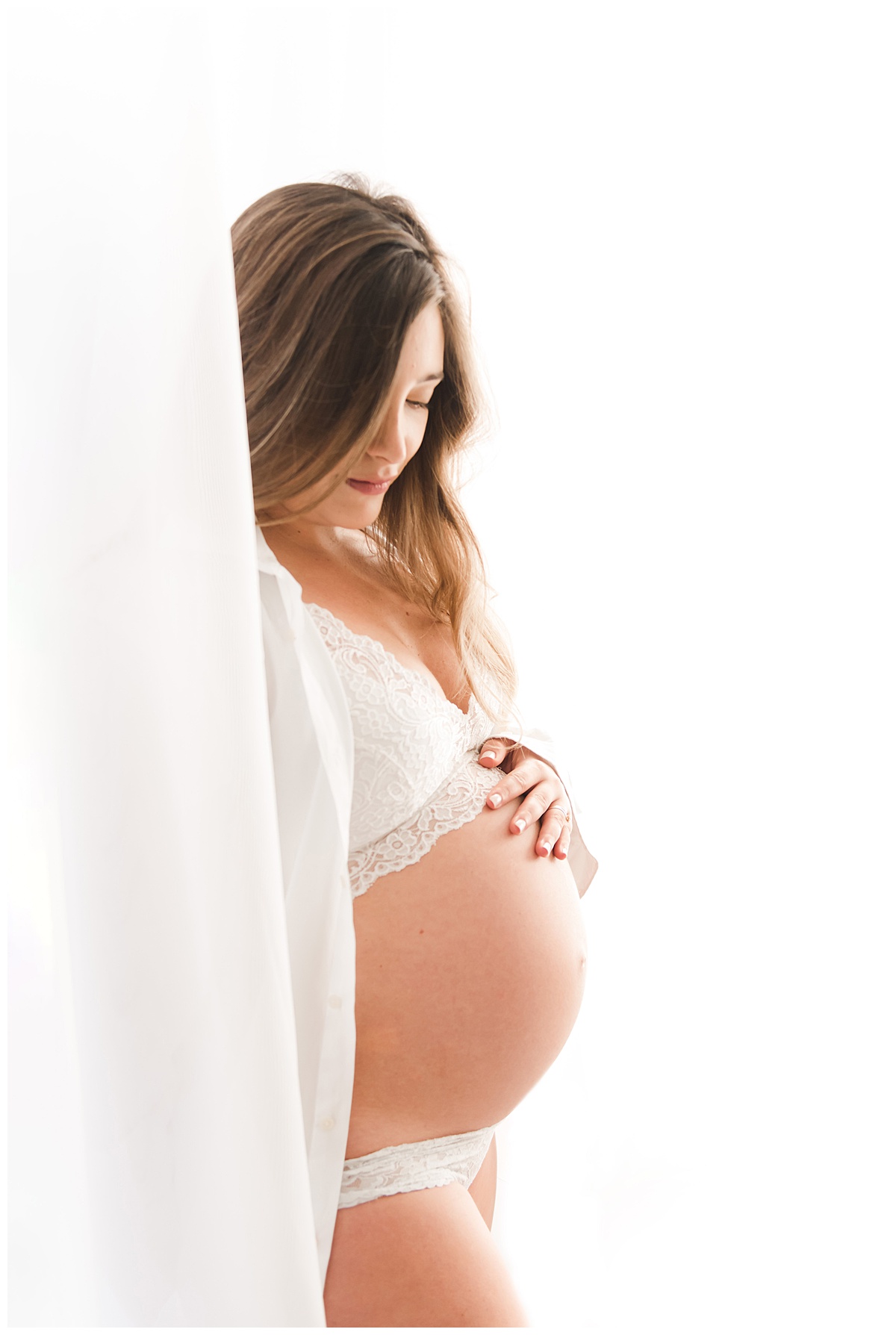 Studio vs. Outdoor Maternity Photography